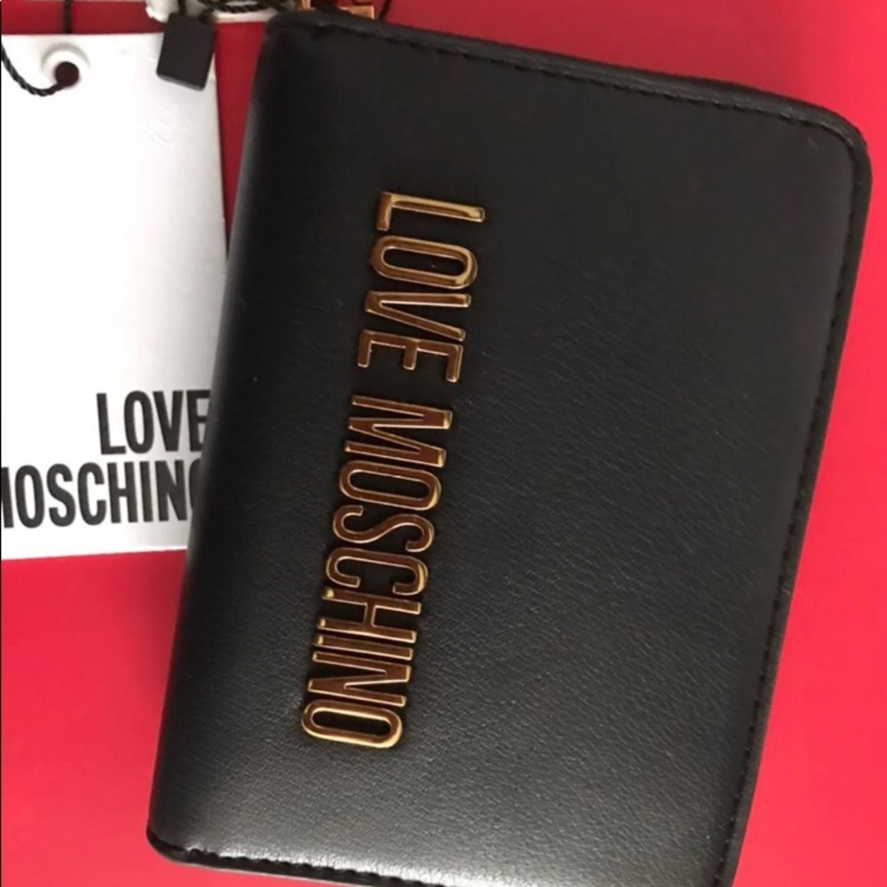 New love Moschino wallet